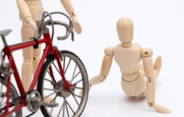 自転車と人形の写真